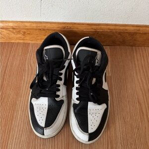 Black and White Women’s Sneakers